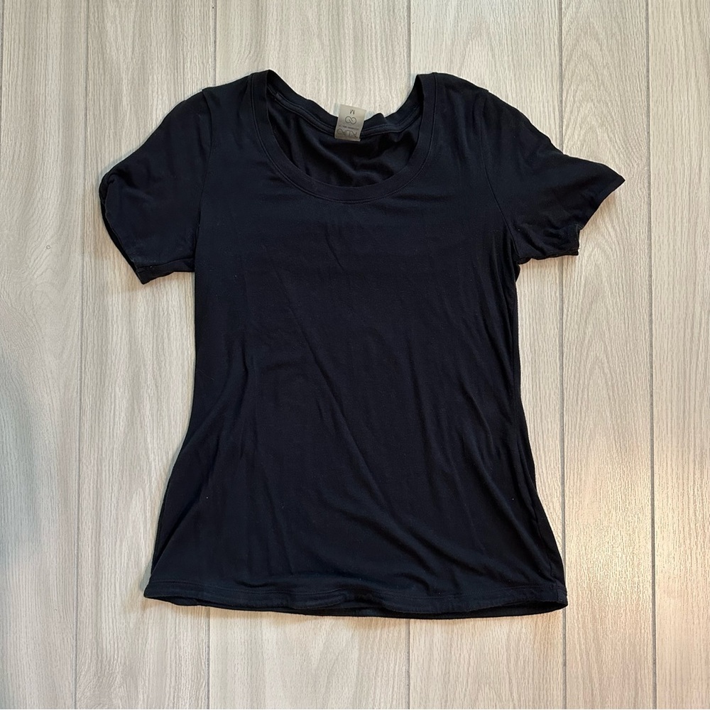Calla black solid tshirt medium. Excellent condition